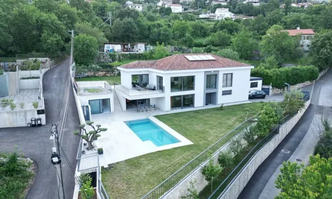 Недвижимость Семейный дом 400 м², Опатия: 5