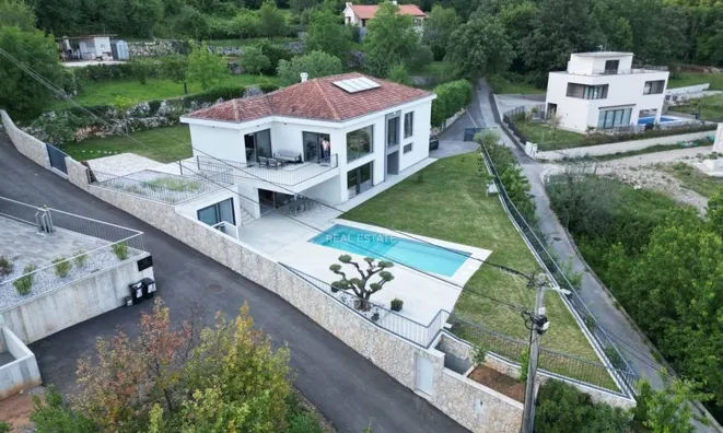 Недвижимость Семейный дом 400 м², Опатия: 6