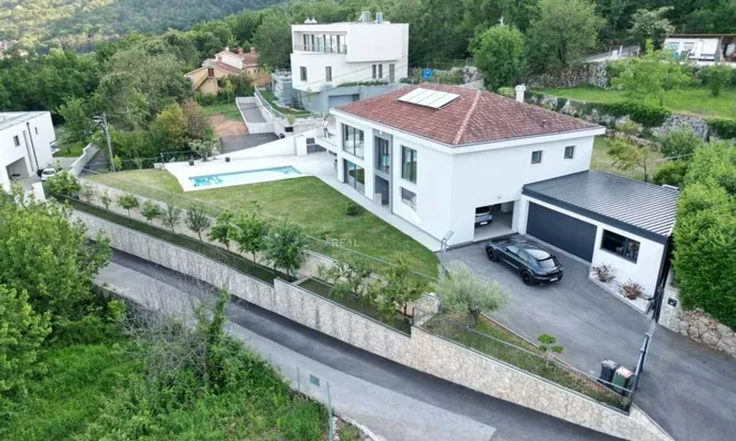 Недвижимость Семейный дом 400 м², Опатия: 8