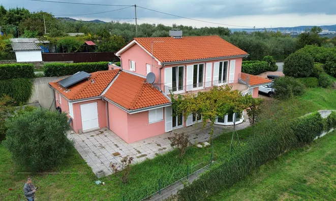 Недвижимость House in Kampele: 1