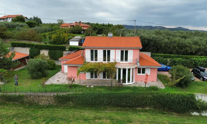 Недвижимость House in Kampele: 2