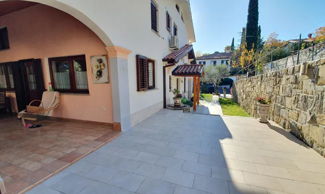 Недвижимость House with a terrace in Izola: 2