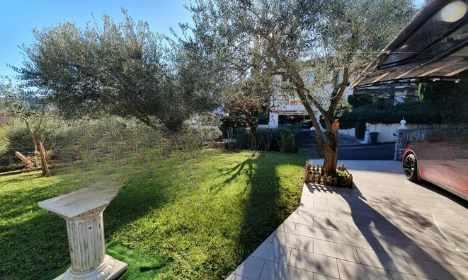 Недвижимость House with a terrace in Izola: 5