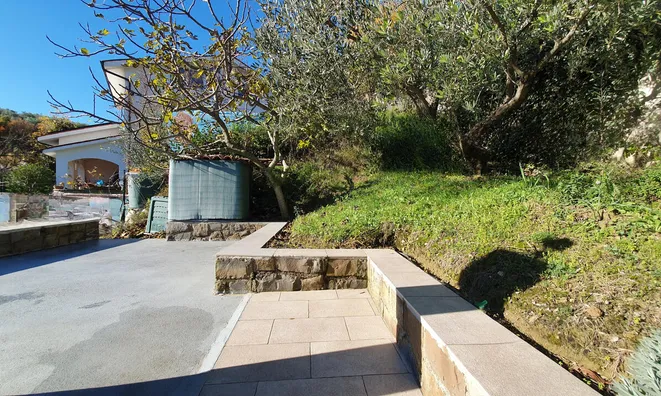Недвижимость House with a terrace in Izola: 28