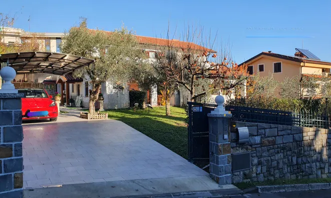 Недвижимость House with a terrace in Izola: 30