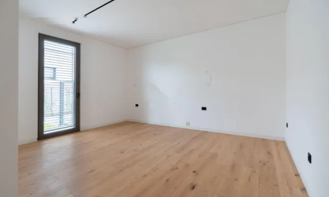 Недвижимость Четырехкомнатная квартира Бежиград: 53