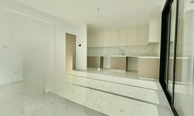 Недвижимость 2 Bedroom Apartment For Sale in Mesa Geitonia, Limassol: 3