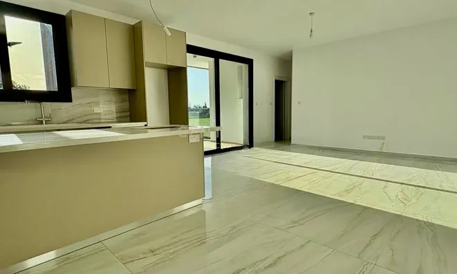 Недвижимость 2 Bedroom Penthouse Apartment For Sale in Mesa Geitonia, Limassol: 4