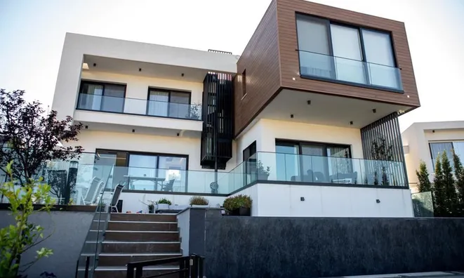 Недвижимость 5 Bedroom Villa For sale in Agios Athanasios, Limassol: 1