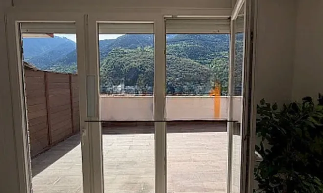 Недвижимость Fantastic refurbished 2-bedroom apartment in Andorra la Vella: 9
