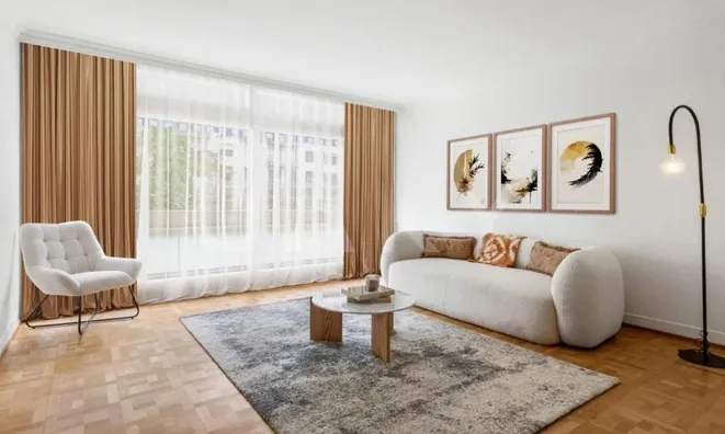 Недвижимость Apartment 4 rooms: 4