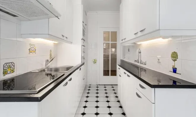 Недвижимость Apartment 4 rooms: 7