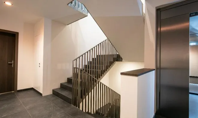 Недвижимость Attic flat: 3
