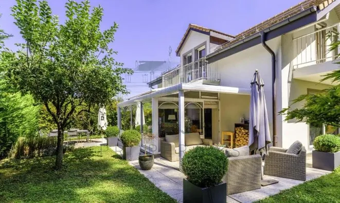Недвижимость Single house 7 rooms: 1