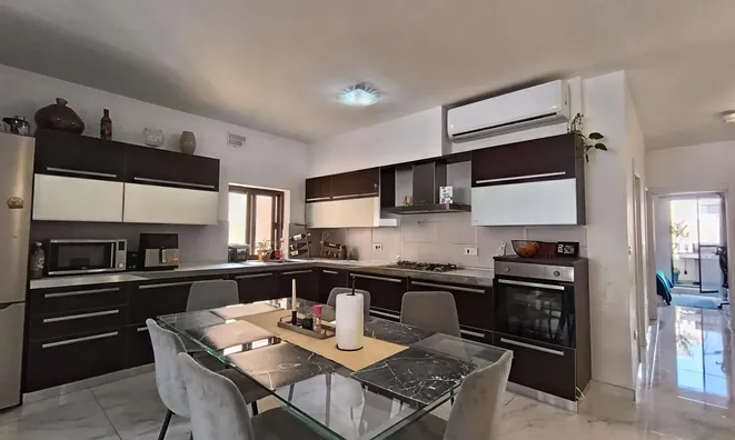 Недвижимость Central San Gwann Apartment: 2