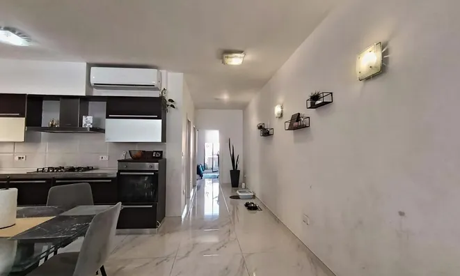 Недвижимость Central San Gwann Apartment: 4