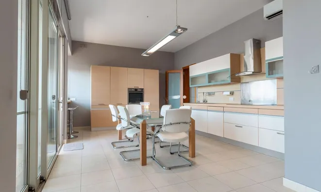 Недвижимость Seaview Haven Apartment: 2