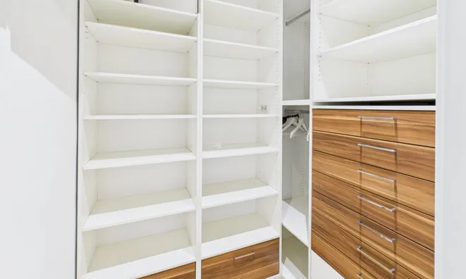 Недвижимость Apartment, more than 5 rooms, Center: 12