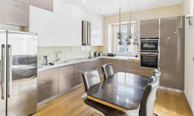 Недвижимость Apartment, more than 5 rooms, Center: 17