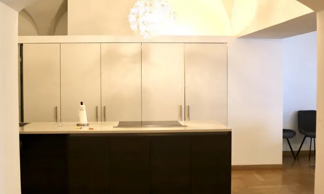 Недвижимость 4-room apartment, city center: 2