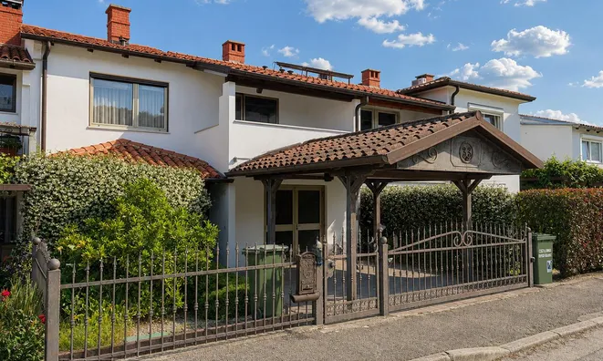 Недвижимость House, Yagoda Ilorskaya Street: 1