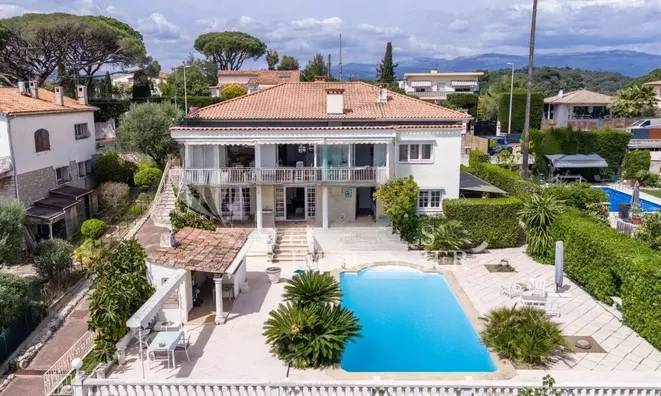 Недвижимость Villa Croix des Gardes: 1