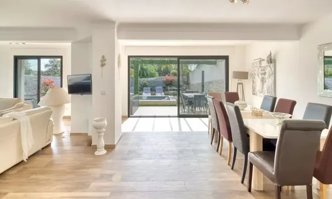 Недвижимость Villa Petit Juas: 2