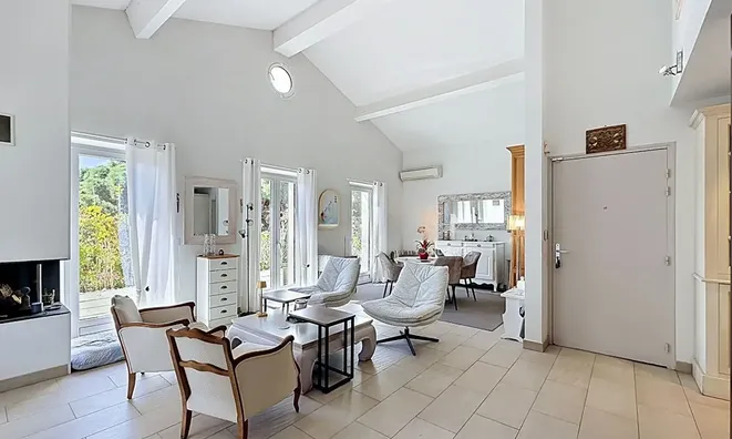 Недвижимость Villa Croix des Gardes: 11
