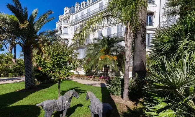 Недвижимость Property Type: Villa  
Location: Cannes, Californie  

Villa Cannes: 1
