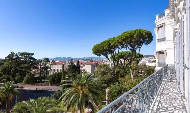 Недвижимость Property Type: Villa  
Location: Cannes, Californie  

Villa Cannes: 2