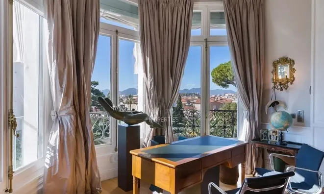 Недвижимость Property Type: Villa  
Location: Cannes, Californie  

Villa Cannes: 3