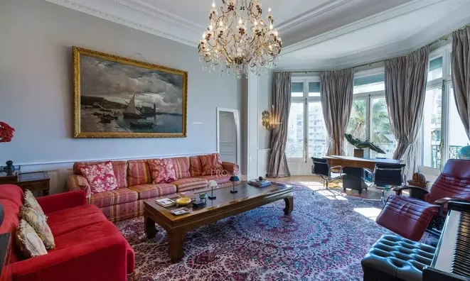 Недвижимость Property Type: Villa  
Location: Cannes, Californie  

Villa Cannes: 4