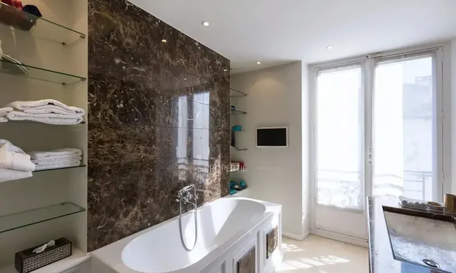 Недвижимость Property Type: Villa  
Location: Cannes, Californie  

Villa Cannes: 11