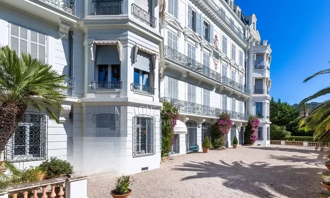 Недвижимость Property Type: Villa  
Location: Cannes, Californie  

Villa Cannes: 13