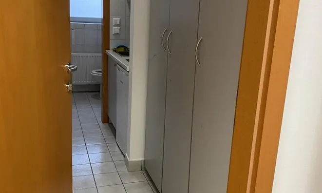 Недвижимость Офисное помещение в центре: 8