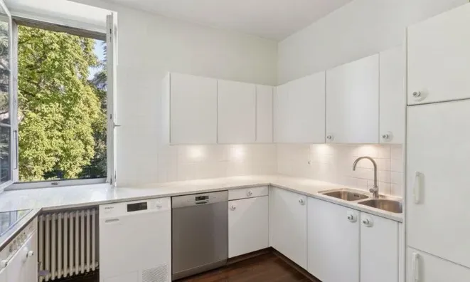 Недвижимость Apartment 6 rooms: 4