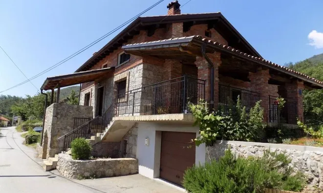 Недвижимость Семейный дом 480 м², Запад: 1