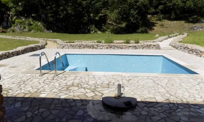Недвижимость Семейный дом 480 м², Запад: 10