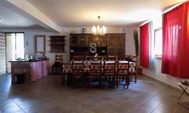Недвижимость Семейный дом 480 м², Запад: 15