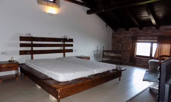 Недвижимость Семейный дом 480 м², Запад: 25