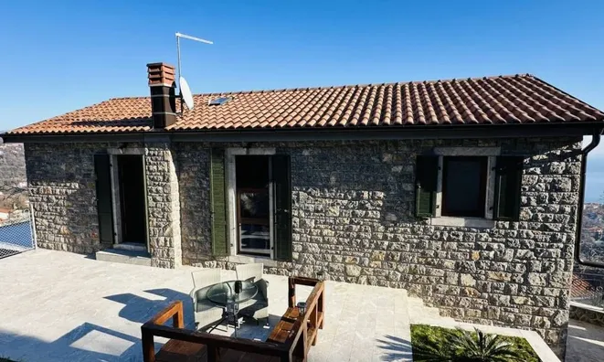 Недвижимость Семейный дом 250 м², Запад: 3