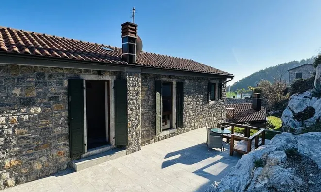 Недвижимость Семейный дом 250 м², Запад: 4