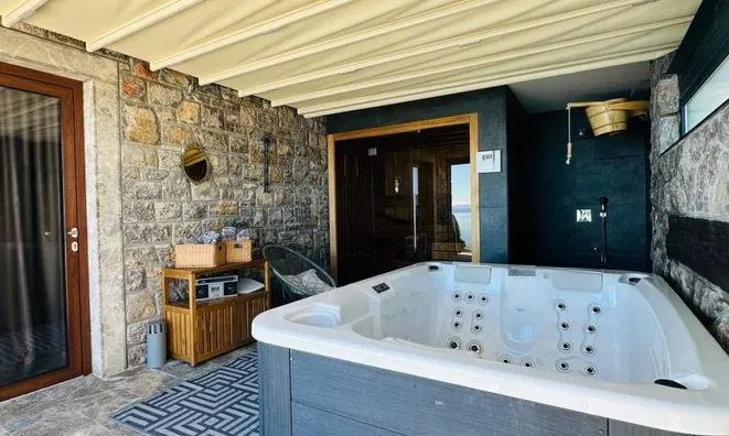 Недвижимость Семейный дом 250 м², Запад: 12