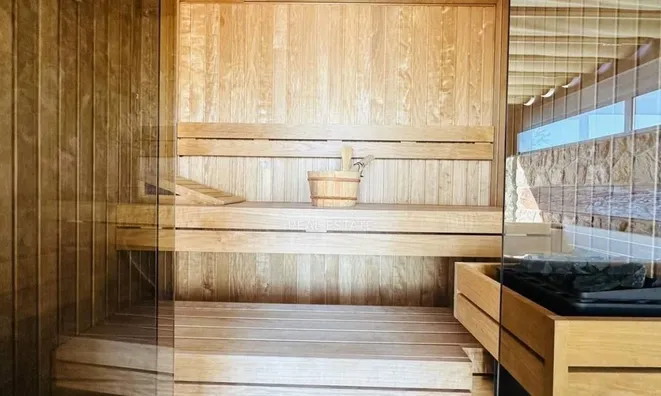 Недвижимость Семейный дом 250 м², Запад: 15