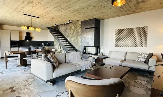 Недвижимость Семейный дом 250 м², Запад: 21