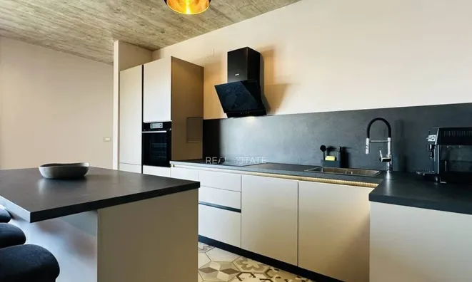 Недвижимость Семейный дом 250 м², Запад: 23