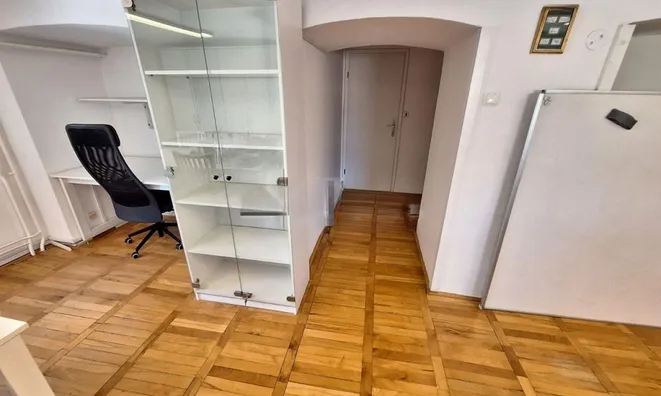 Недвижимость Офисное помещение в центре Вича: 4