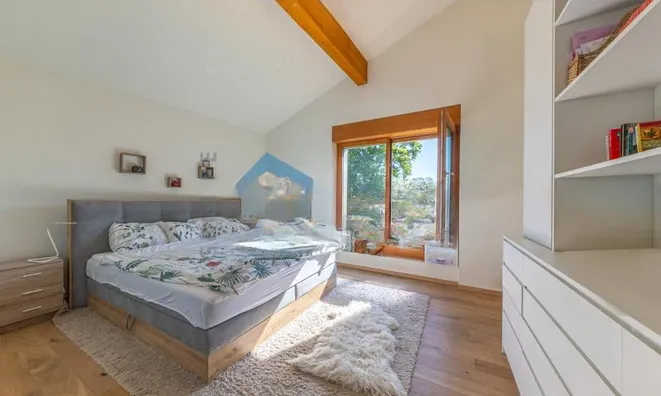 Недвижимость Apartment 5 rooms: 8