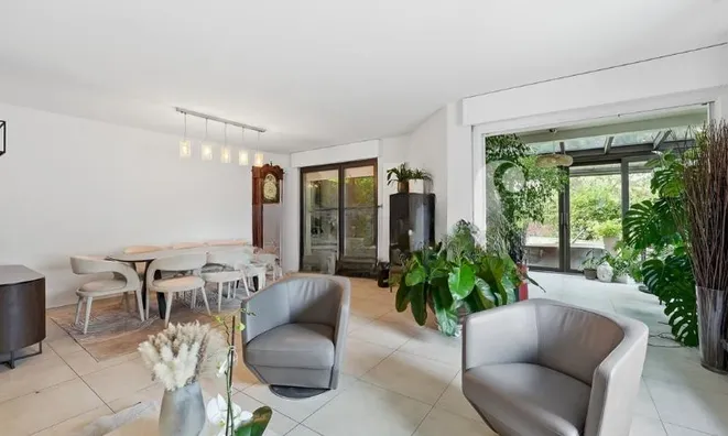 Недвижимость Bifamiliar house 6 rooms: 6
