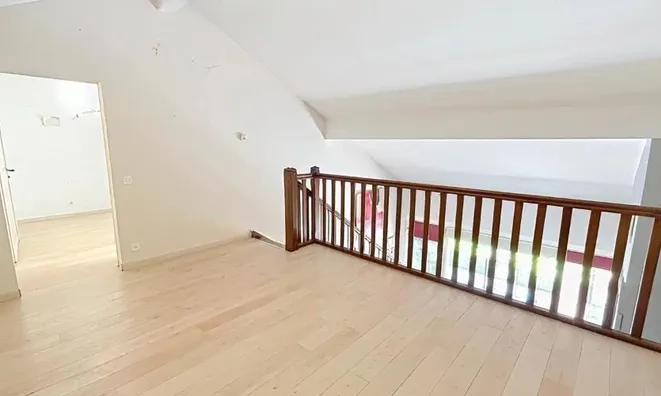 Недвижимость Attic flat 6 rooms: 11